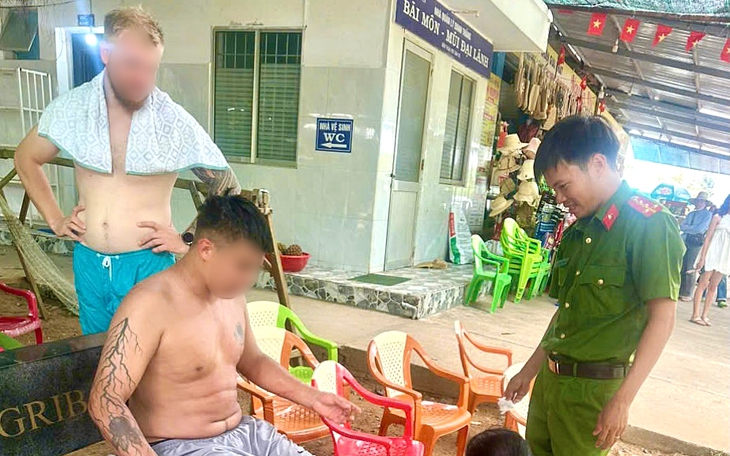 Du khách Trung Quốc bị sóng cuốn mất tích tại bãi biển Tuy Hòa - Ảnh 2.