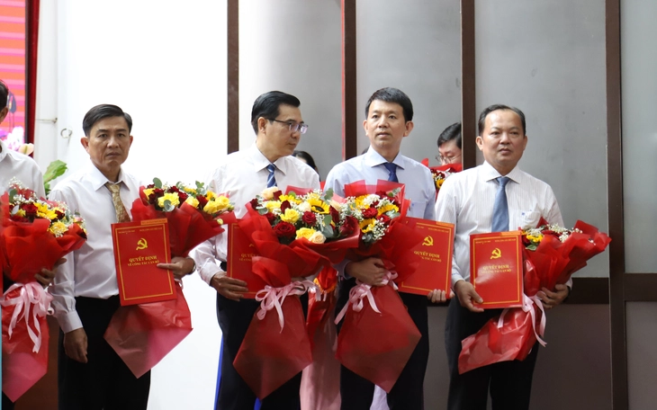 Cần Thơ trao 60 quyết định điều động, bổ nhiệm cán bộ chủ chốt - Ảnh 3.