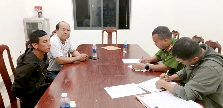 Bắt người trốn thi hành án tù, làm thuê che giấu thân phận - Ảnh 2.