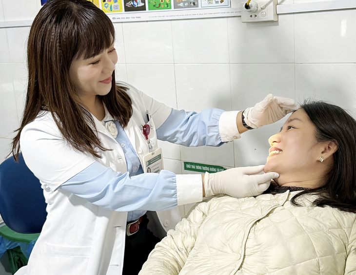 Tuổi thọ của răng giả thường kéo dài bao lâu? - Ảnh 1.