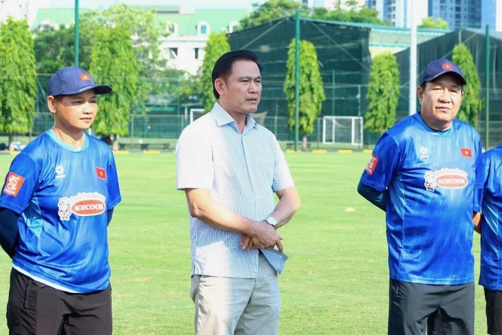 Lãnh đạo VFF gặp mặt, động viên đội tuyển nữ Việt Nam trước Asiad 2026 - Ảnh 1.