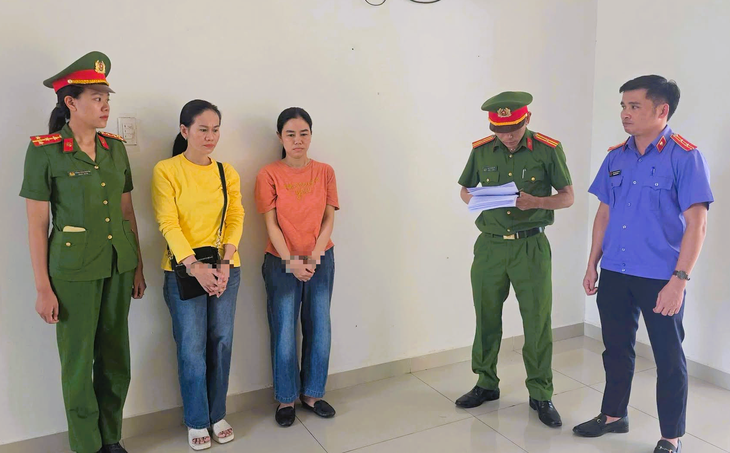 Bắt 2 phụ nữ dùng hồ sơ vay đáo hạn ngân hàng giả, lừa hơn 7,1 tỉ đồng - Ảnh 1.
