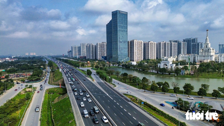 Bộ Công an thông tin tuyến cao tốc dự kiến thí điểm làn trái chỉ dùng để vượt, cấm chạy liên tục - Ảnh 1.