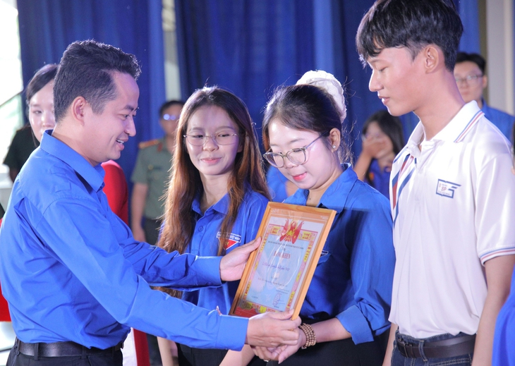 Nhận diện những thủ đoạn lợi dụng không gian mạng, môi trường số thực hiện hành vi mua bán người - Ảnh 1.