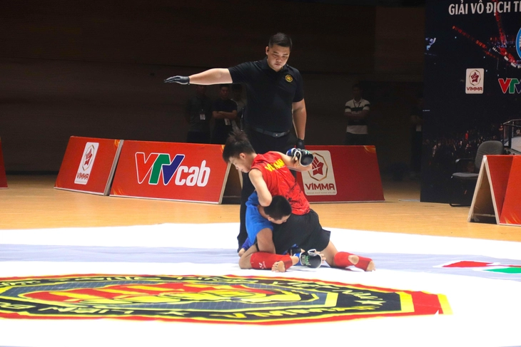 Lần đầu tổ chức giải vô địch trẻ MMA quốc gia, 195 võ sĩ tranh 44 bộ huy chương - Ảnh 2.