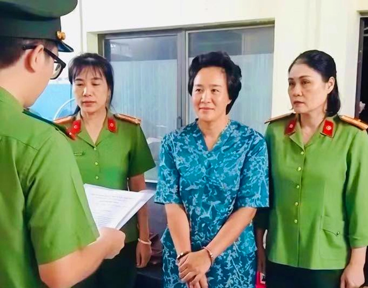 Tik Toker Nguyễn Thị Bích Phượng sử dụng 5 tài khoản mạng xã hội để đăng tải thông tin dung sai sự thật, công kích chính quyền, lực lượng công an. - Ảnh 1.