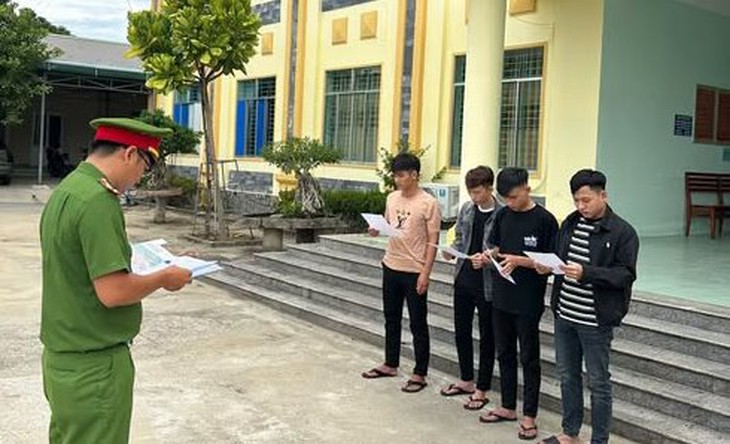 Hai nhóm hỗn chiến, khiến chủ quán nhậu khóc lóc van xin đến ngất xỉu, khởi tố thêm 4 bị can - Ảnh 1.