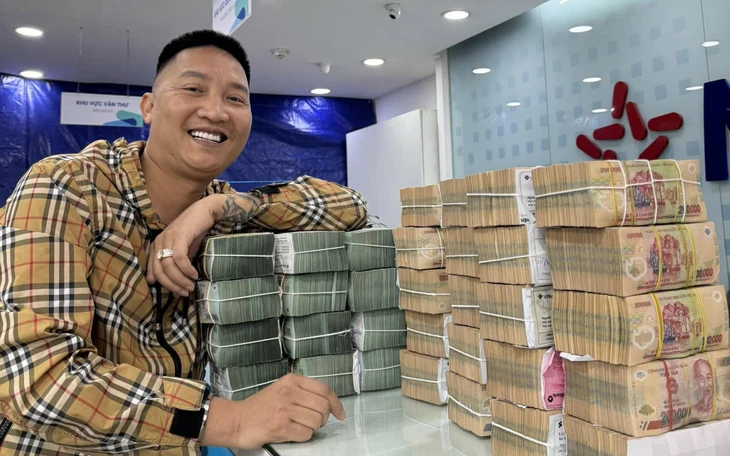 Từ các vụ Huấn Hoa Hồng, Khánh Sky, Vua Quạt: Không để 'giang hồ mạng' phát tán thông tin xấu độc kiếm tiền  - Ảnh 1.