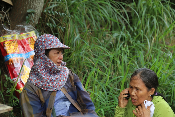 Sóng cuốn 4 người xuống biển khi chụp ảnh ở Mũi Nghê, Sơn Trà: Một cô gái được tàu hải quân cứu sống - Ảnh 4.