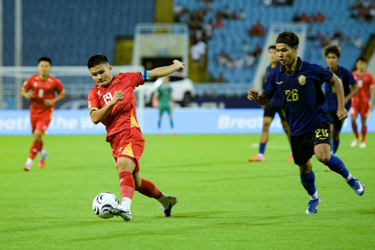 HLV Kim Sang Sik và bài toán khó Quang Hải - Ảnh 2.