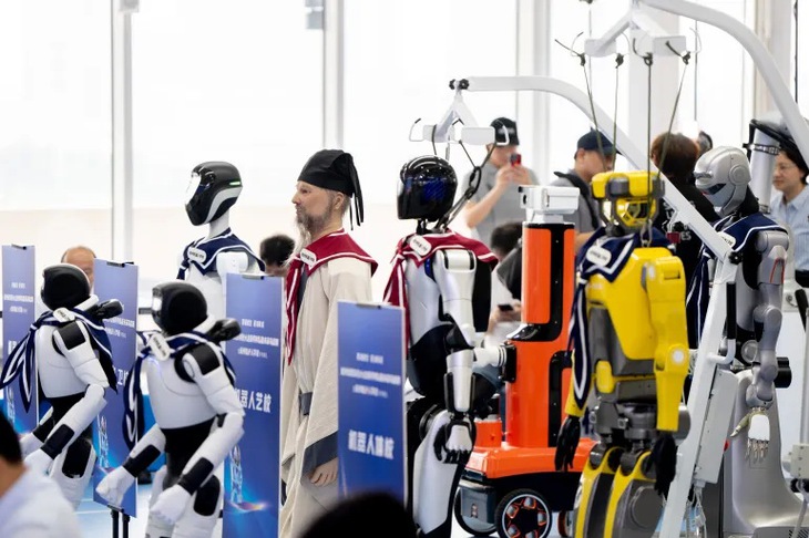 Có gì bên trong trường học đầu tiên cho robot của Trung Quốc? - Ảnh 2.