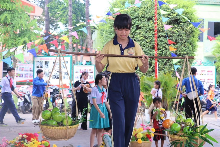 Trải nghiệm làng nghề truyền thống và trò chơi dân gian cho thiếu nhi tại TP . HCM - Ảnh 1.