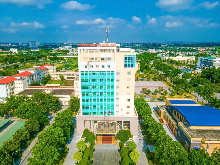PGS.TS Lê Hoằng Bá Huyền giữ chức Hiệu trưởng Trường đại học Hồng Đức sau sáp nhập - Ảnh 2.