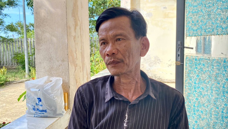 4 người bị sóng cuốn xuống biển Đà Nẵng: 'Nhìn địa thế Mũi Nghê tôi rợn da gà, sao tụi nhỏ lại xuống' - Ảnh 1.