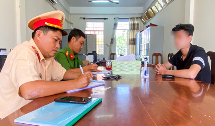 Chạy xe mô tô vào cao tốc để... đi thăm bạn - Ảnh 1.