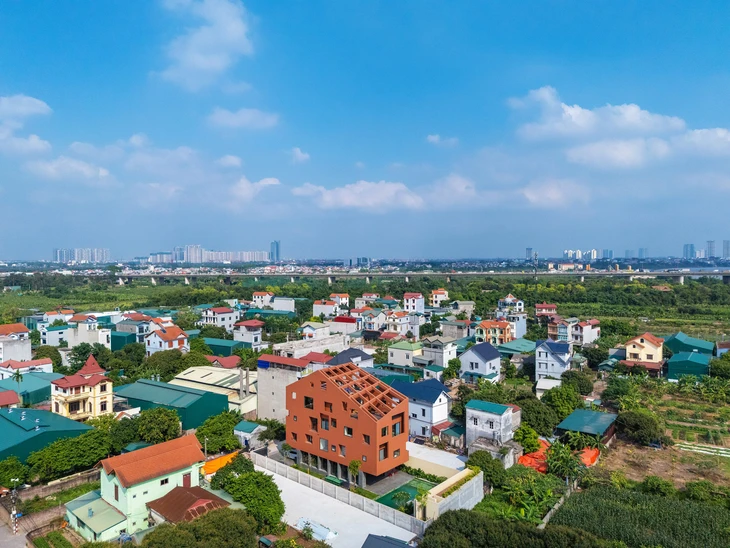 100 Windows: ngôi nhà vỏ kép giữa vùng ven đô Hà Nội đang đổi thay - Ảnh 3.