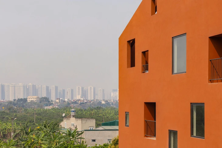 100 Windows: ngôi nhà vỏ kép giữa vùng ven đô Hà Nội đang đổi thay - Ảnh 2.