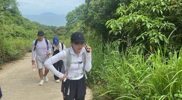 Sơn Trà đẹp mê hoặc nhưng không phải cung đường nào cũng được đi - Ảnh 4.