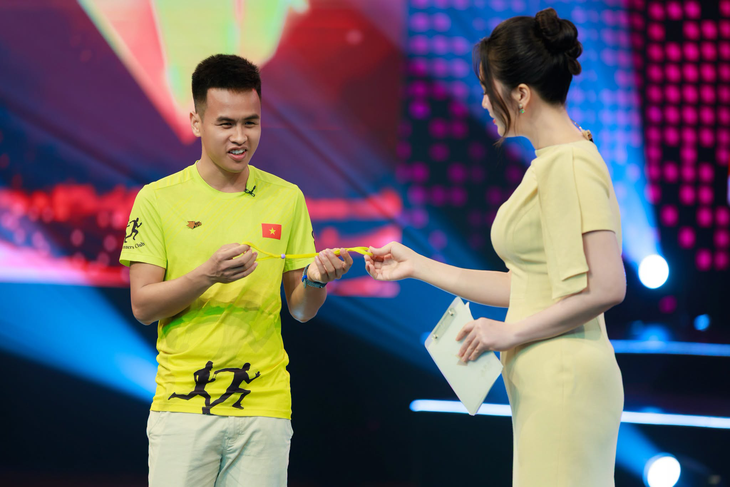 Việc tử tế tháng 8: Bóng tối không che nổi ánh sáng bên trong, khát vọng cống hiến và làm việc tốt cho đời - Ảnh 3.