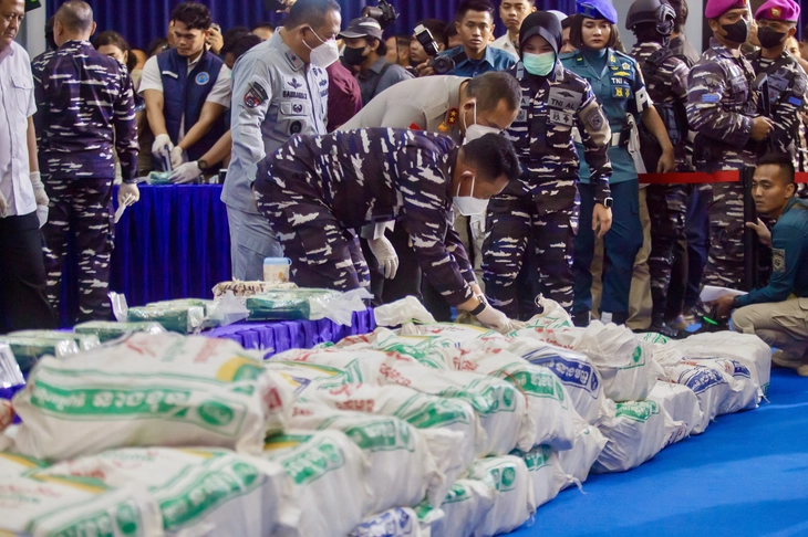 1,3 tấn ketamine trị giá 116 triệu USD bị Indonesia bắt giữ ngoài khơi - Ảnh 1.