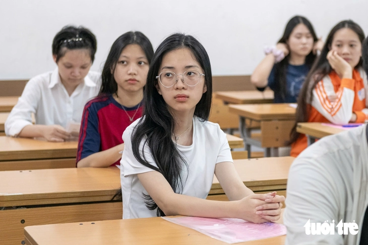 Điểm chuẩn Đại học Quốc gia Hà Nội: 5 ngành sư phạm lấy trên 27 điểm - Ảnh 1.