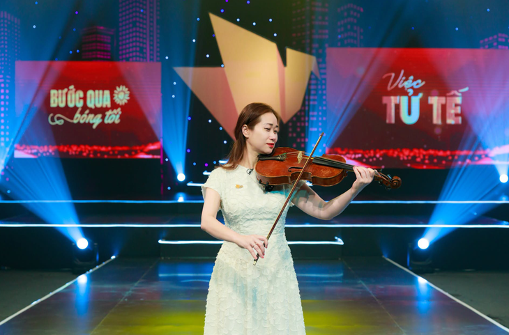 Việc tử tế tháng 8: Bóng tối không che nổi ánh sáng bên trong, khát vọng cống hiến và làm việc tốt cho đời - Ảnh 2.