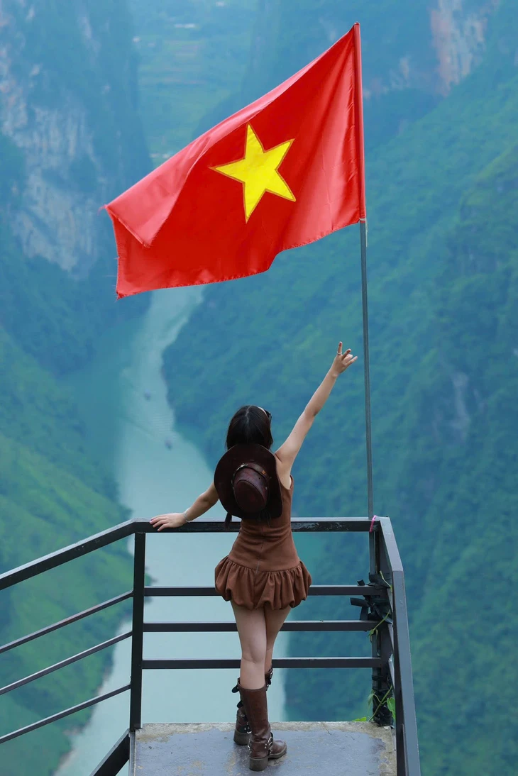 Từ công nhân làm thuê thành người kể chuyện du lịch Hà Giang sở hữu cộng đồng 2 triệu thành viên - Ảnh 6.