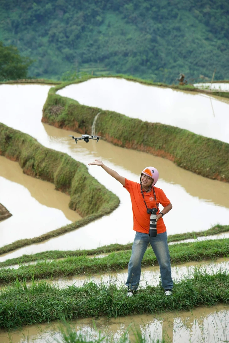 Từ công nhân làm thuê thành người kể chuyện du lịch Hà Giang sở hữu cộng đồng 2 triệu thành viên - Ảnh 2.