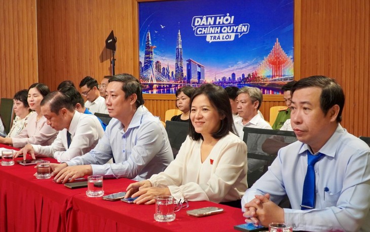 Lo chất lượng suất ăn bán trú, phụ huynh đặt câu hỏi trực tiếp với lãnh đạo TP.HCM - Ảnh 2.