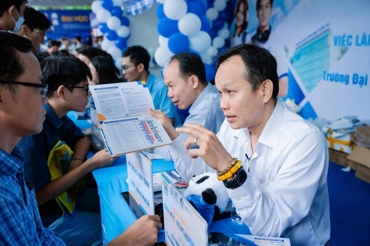 Trường ĐH Công nghệ thông tin: Ngành trí tuệ nhân tạo điểm chuẩn 100/100 - Ảnh 1.