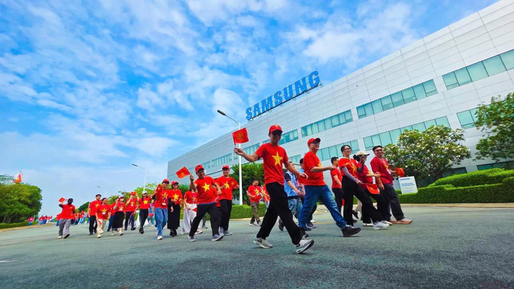 Bốn nhà máy Samsung tại Việt Nam thu 17,3 tỉ USD trong quý 2, lợi nhuận giảm 17% - Ảnh 1.
