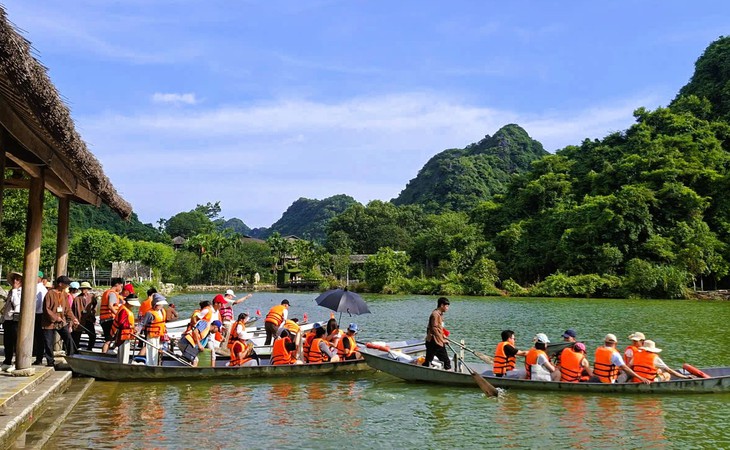 Gần nửa triệu khách du lịch đổ về Ninh Bình trong 3 ngày đầu nghỉ lễ 2-9 - Ảnh 3.