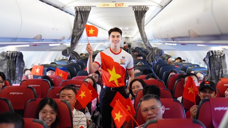 Rực rỡ cờ đỏ sao vàng, Vietjet mang niềm vui Tết Độc lập lên độ cao 10.000 mét - Ảnh 5.
