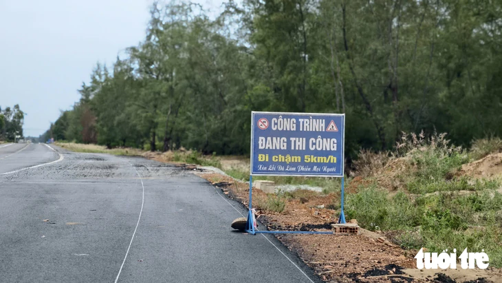 Chực chờ hiểm họa khi bất chấp đi vào đường chưa khai thác - Ảnh 3.