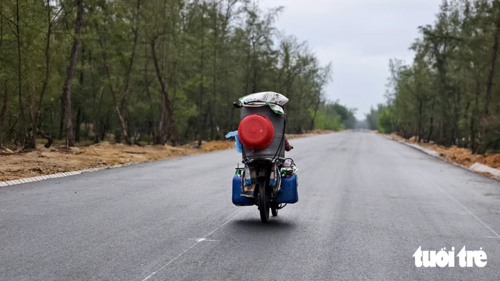 Chực chờ hiểm họa khi bất chấp đi vào đường chưa khai thác - Ảnh 8.