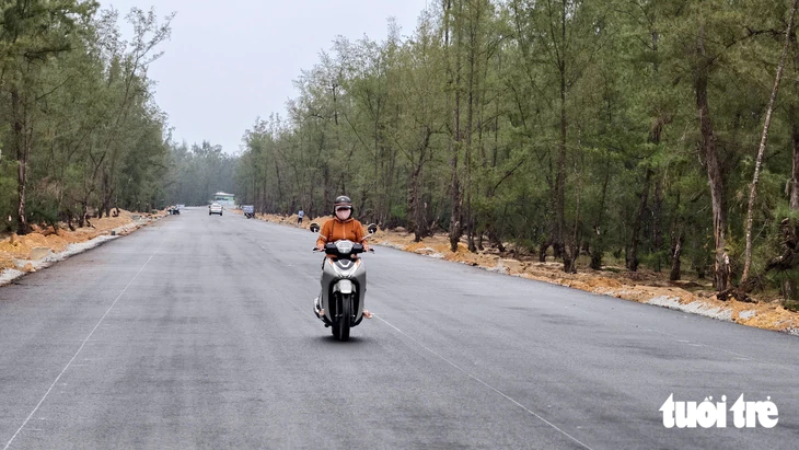 Chực chờ hiểm họa khi bất chấp đi vào đường chưa khai thác - Ảnh 9.