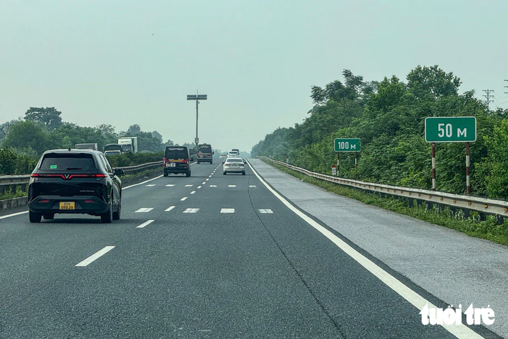 Phó thủ tướng Thường trực: Đánh giá kỹ quy định về khoảng cách an toàn, mức phạt và điều kiện thực tiễn - Ảnh 1.