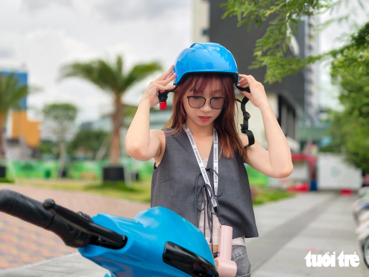 Vi vu trung tâm TP.HCM dịp lễ 2-9 bằng giao thông công cộng - Ảnh 16.