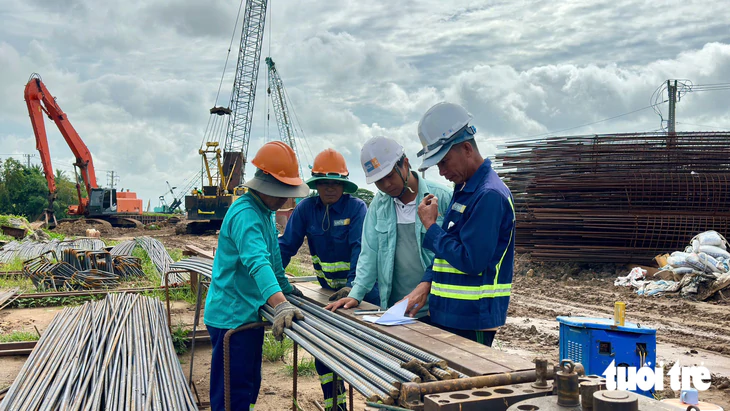 Kỳ lễ 2-9 đặc biệt trên công trường cao tốc Mỹ An - Cao Lãnh - Ảnh 3.