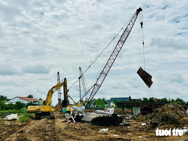 Kỳ lễ 2-9 đặc biệt trên công trường cao tốc Mỹ An - Cao Lãnh - Ảnh 4.