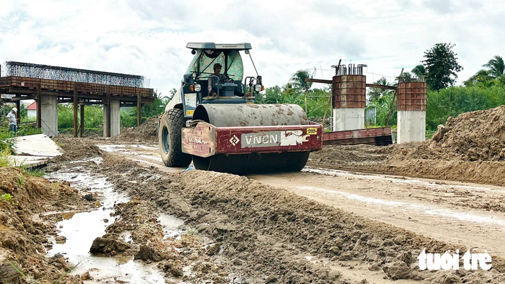 Kỳ lễ 2-9 đặc biệt trên công trường cao tốc Mỹ An - Cao Lãnh - Ảnh 6.