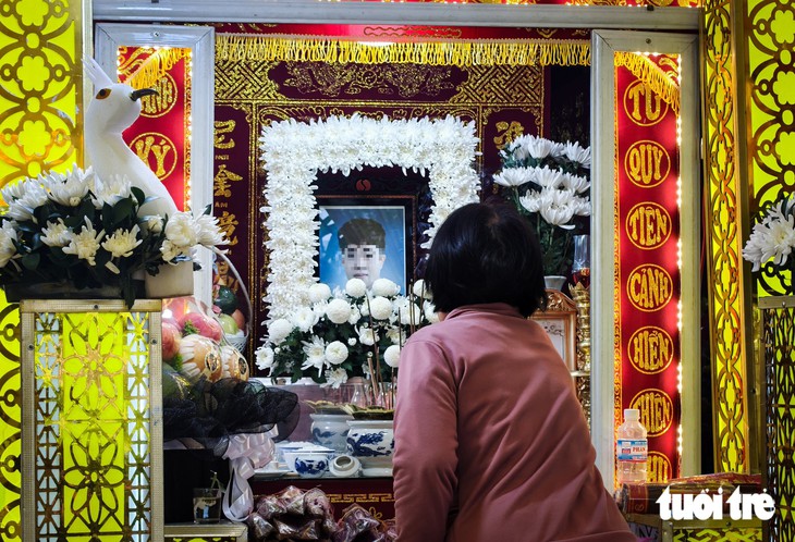 Vụ lật xe khách 4 người chết tại Gia Lai: Xóm làng đau thương tiễn đưa các nạn nhân xấu số - Ảnh 1.