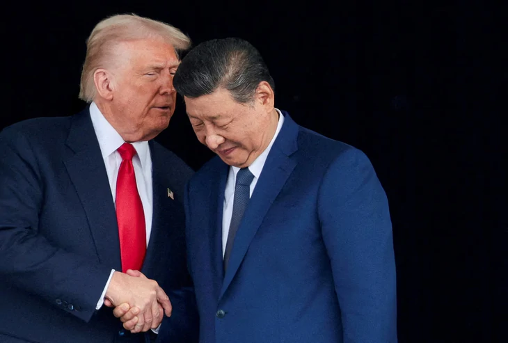 Ông Trump khen Trung Quốc 'đứng ngoài' vấn đề eo biển Hormuz - Ảnh 1.