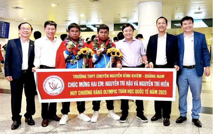 Cặp song sinh giành 'vàng' Olympic Toán quốc tế Hiền - Hậu cùng được tuyển thẳng ngành toán - Ảnh 2.