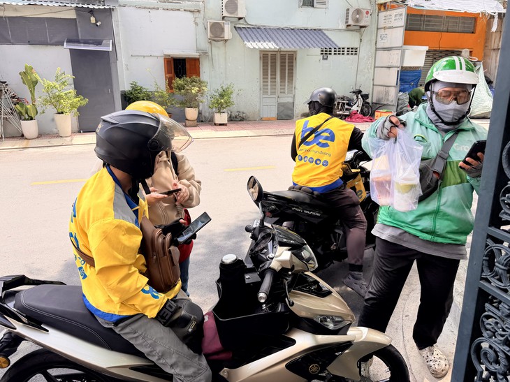 Cuộc giằng co trên mỗi cuốc xe công nghệ ngày lễ - Ảnh 3.