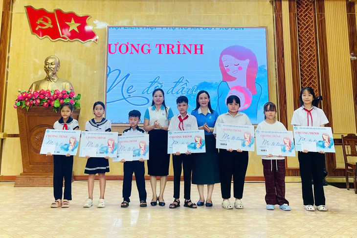 Phụ nữ Đà Nẵng huy động hơn 1,3 tỷ đồng tiếp bước đến trường - Ảnh 2.