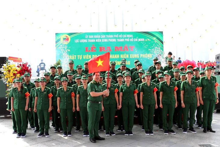 Ra mắt lực lượng trật tự viên du lịch hỗ trợ du khách ở Vũng Tàu - Ảnh 1.
