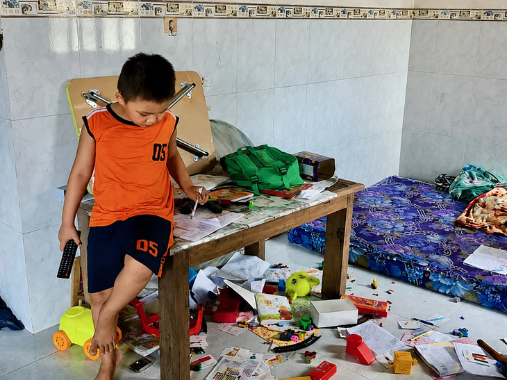 Tân sinh viên vào đại học với cảnh nhà người cha mù lòa, em trai tự kỷ - Ảnh 2.