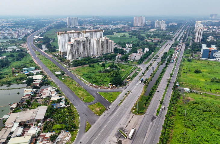 Mặt bằng dự án cầu đường Bình Tiên mới đạt 30%, khi nào hoàn tất? - Ảnh 1.