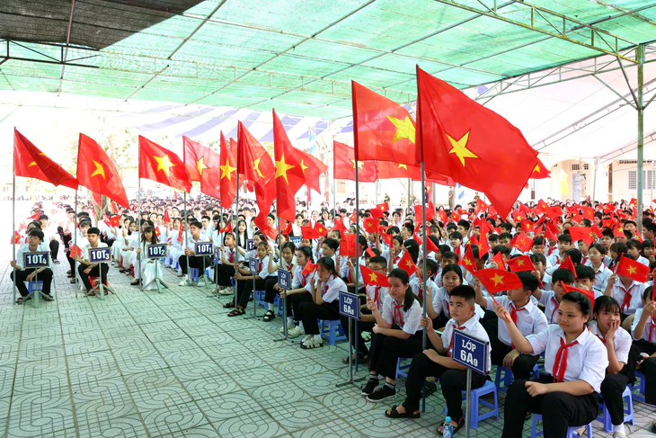 Nhận biết nhóm chat giả mạo giáo viên đang giăng bẫy phụ huynh mùa tựu trường - Ảnh 1.